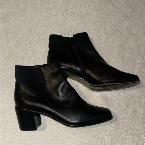 Nicole ‘Play’ Women’s Black Leather Square Toe Ankle Booties Side Zipper Size 6 - Picture 1 of 15